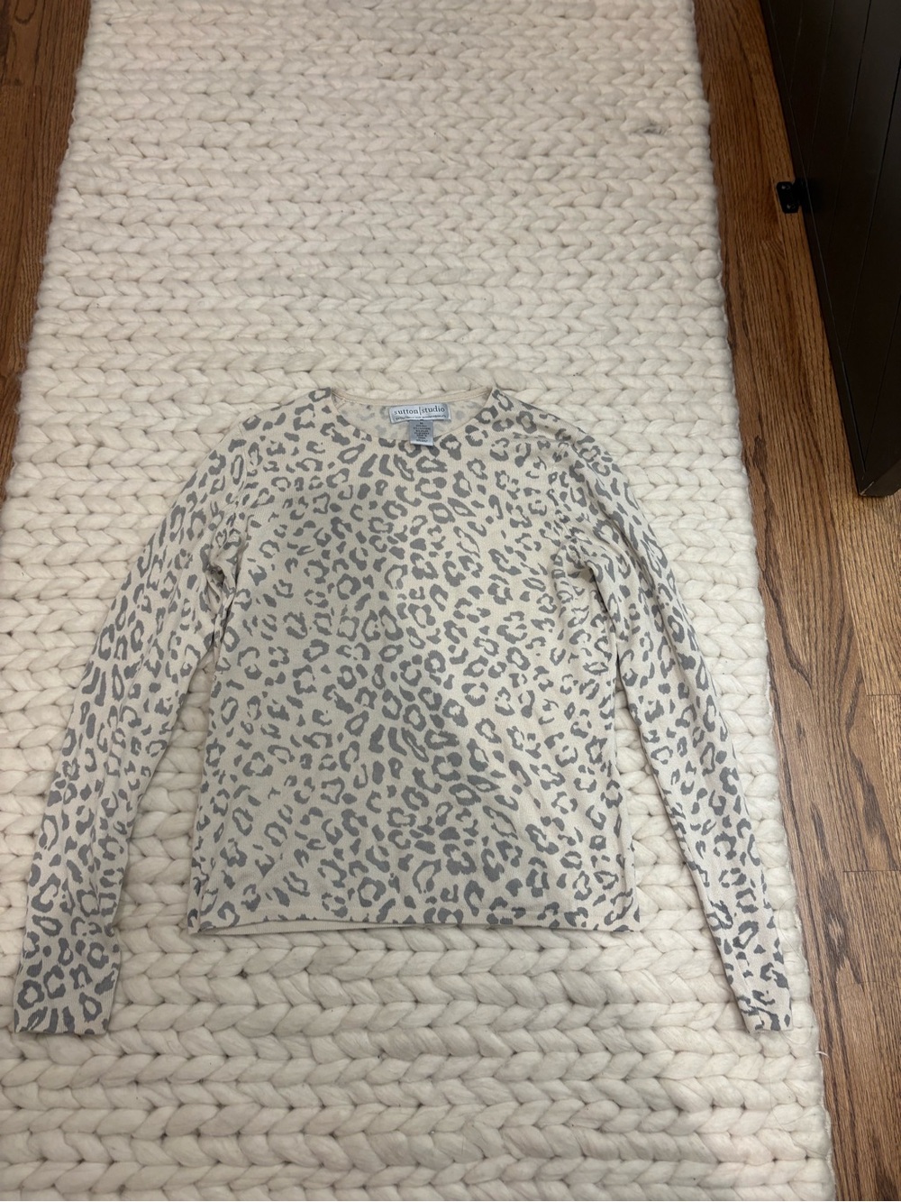 sutton studio Women's Cream Leopard Print Long-Sleeve Top